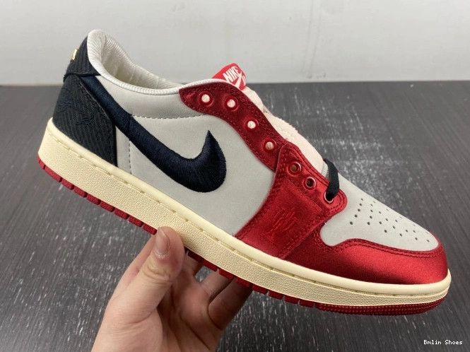 Bmlin Shoes Away 1 Low OG Air Trophy FN0432-100 Room x Jordan 0715
